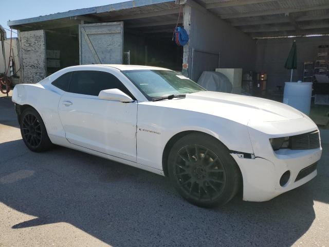 2G1FA1EDXB9135206 - 2011 CHEVROLET CAMARO LS WHITE photo 4