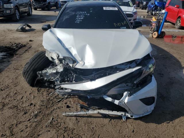 4T1KZ1AK0NU067925 - 2022 TOYOTA CAMRY TRD WHITE photo 5