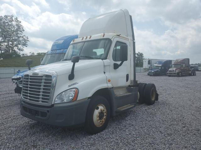 1FUBGEDV8GLHC5756 - 2016 FREIGHTLINER CASCADIA 1 Սպիտակ լուսանկար 2