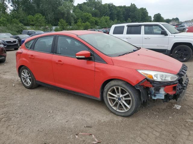 1FADP3K22GL229534 - 2016 FORD FOCUS SE RED photo 4