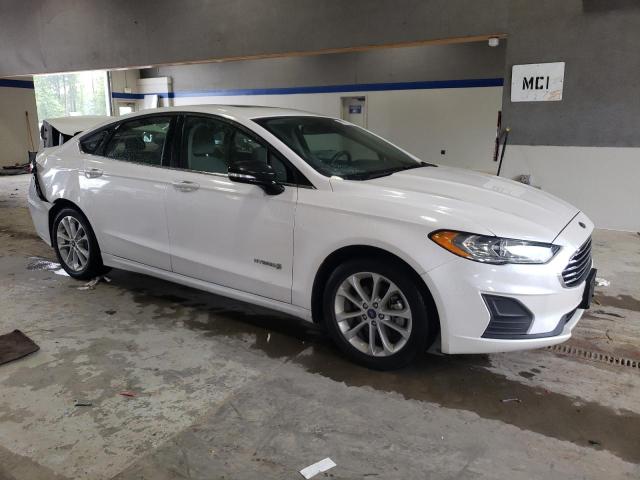 3FA6P0LU9KR189132 - 2019 FORD FUSION SE WHITE photo 4