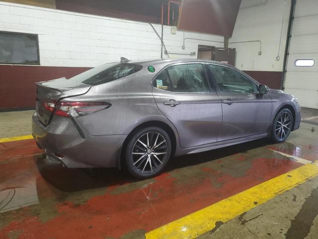 4T1G11BK2RU115796 - 2024 TOYOTA CAMRY SE NIGHT SHADE CHARCOAL photo 3