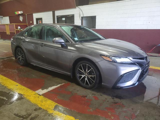 4T1G11BK2RU115796 - 2024 TOYOTA CAMRY SE NIGHT SHADE CHARCOAL photo 4