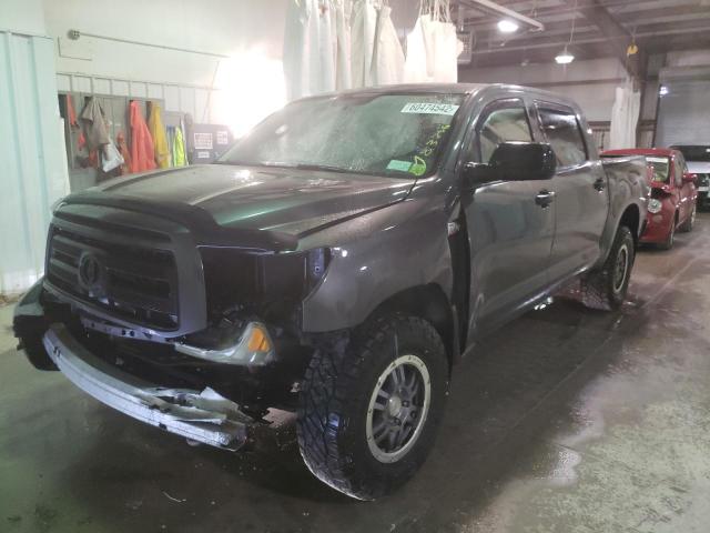 5TFDY5F1XDX292406 - 2013 TOYOTA TUNDRA CREWMAX SR5 GRAY photo 2