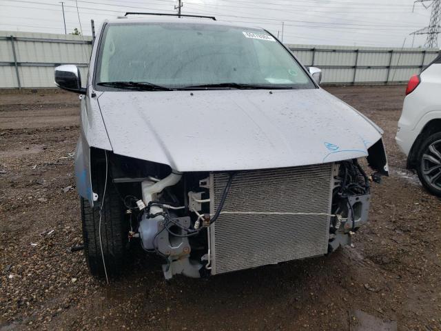 2C4RC1CG5DR737347 - 2013 CHRYSLER TOWN & COU TOURING L SILVER photo 5