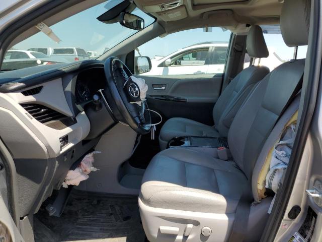 5TDYZ3DC7JS936890 - 2018 TOYOTA SIENNA XLE فضي صورة 7