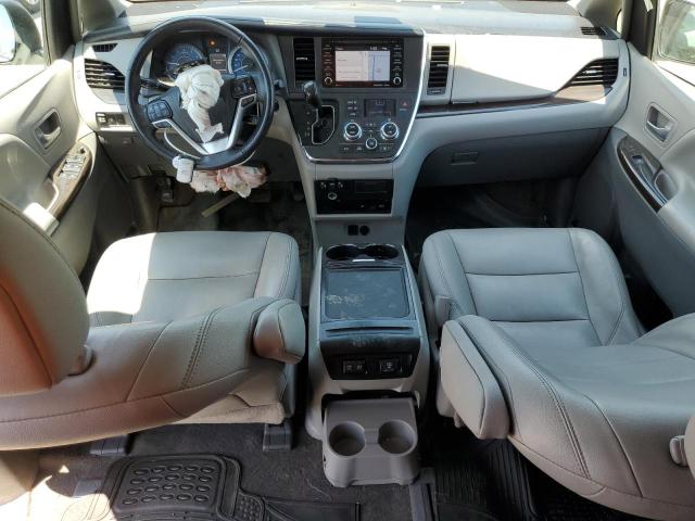 5TDYZ3DC7JS936890 - 2018 TOYOTA SIENNA XLE فضي صورة 8