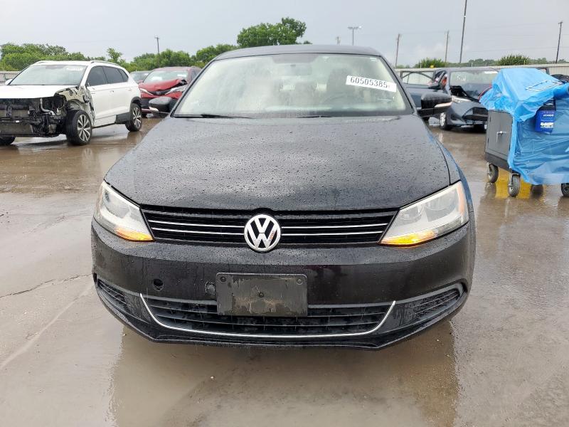 3VWDX7AJ6DM212379 - 2013 VOLKSWAGEN JETTA SE 黑色 照片 5