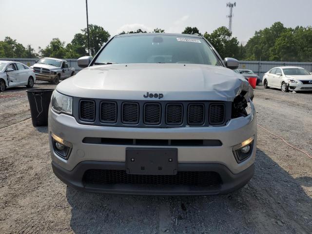 3C4NJDBB1JT483561 - 2018 JEEP COMPASS LATITUDE SILVER photo 5