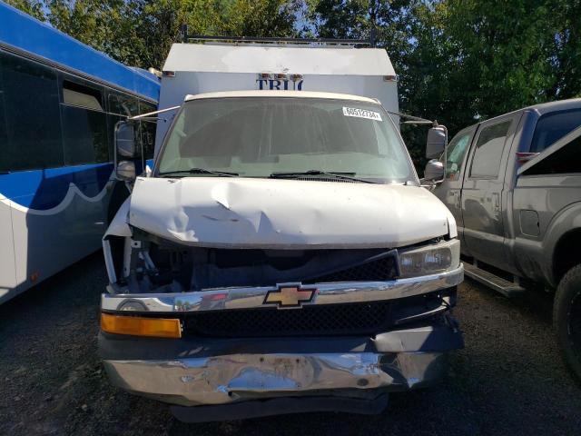 1GBJG31U851175878 - 2005 CHEVROLET EXPRESS G3 WHITE photo 5