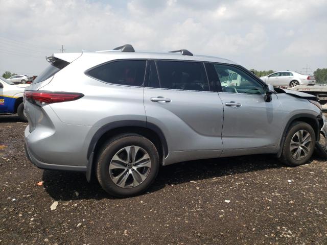 5TDHZRBH7MS160959 - 2021 TOYOTA HIGHLANDER XLE GRAY photo 3
