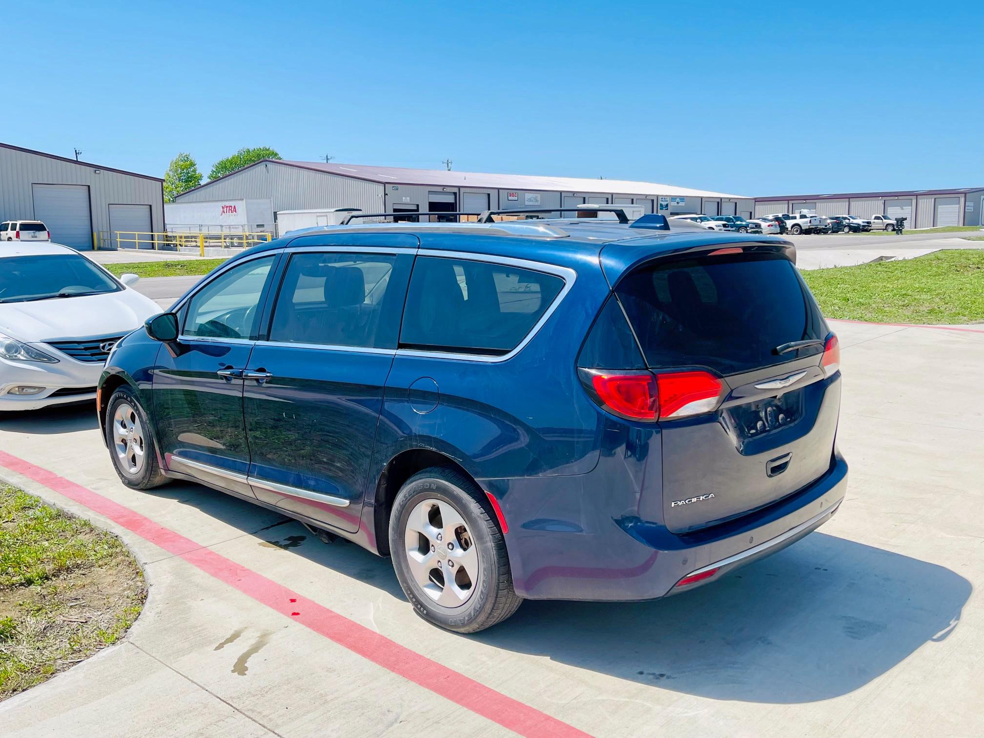 2C4RC1EG2HR811746 - 2017 CHRYSLER PACIFICA TOURING L PLUS BLUE photo 3