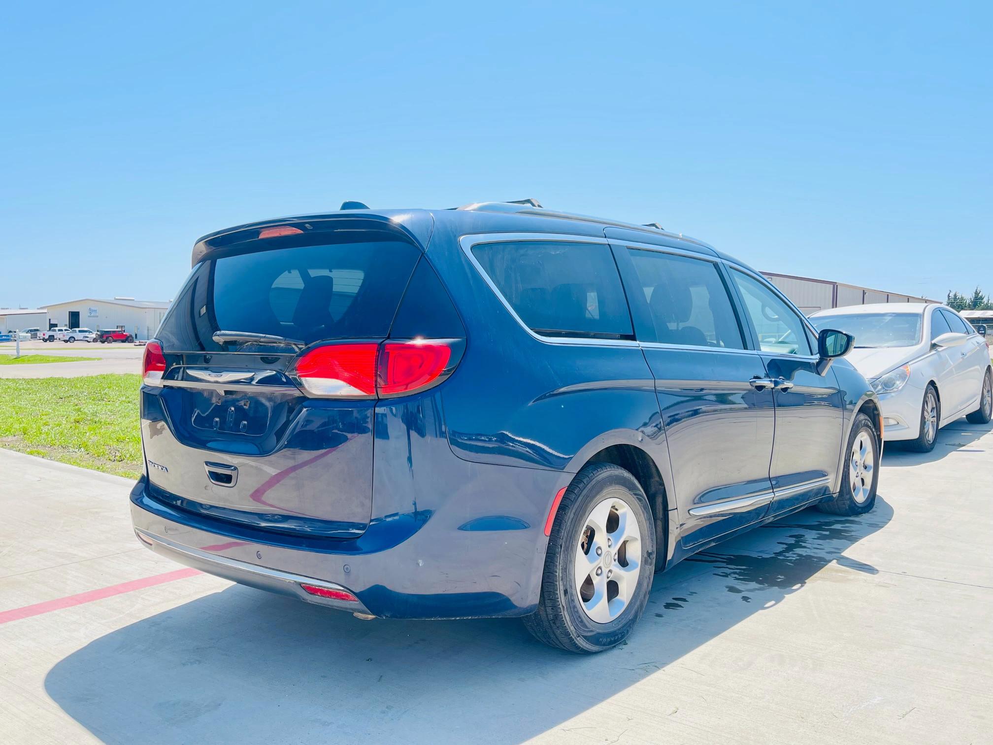 2C4RC1EG2HR811746 - 2017 CHRYSLER PACIFICA TOURING L PLUS BLUE photo 4