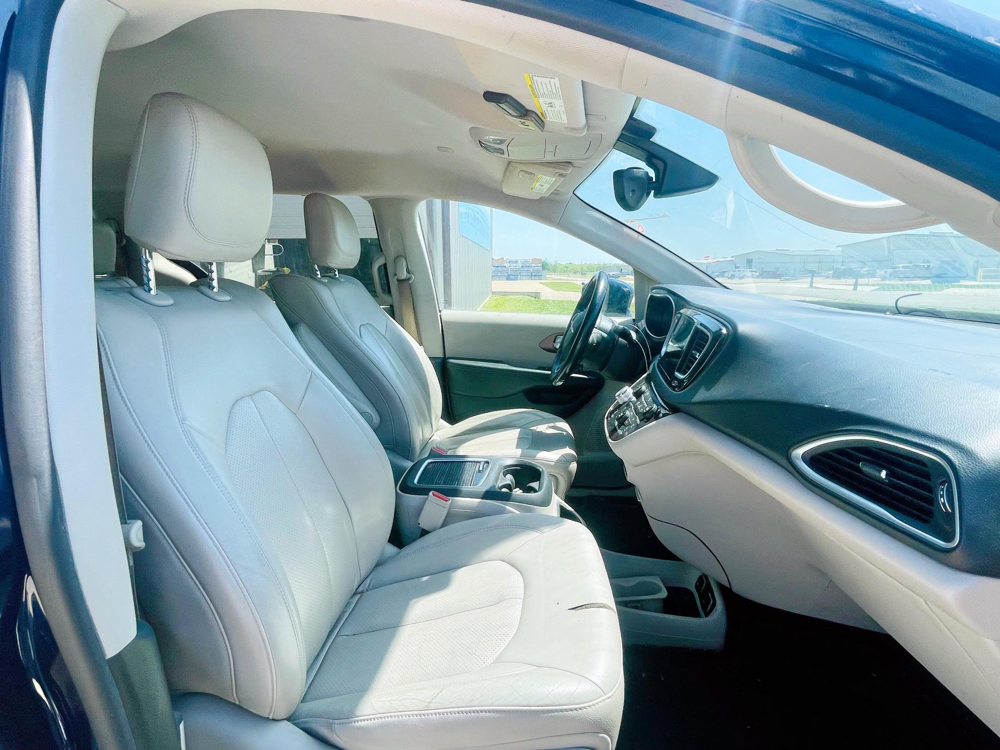 2C4RC1EG2HR811746 - 2017 CHRYSLER PACIFICA TOURING L PLUS BLUE photo 5