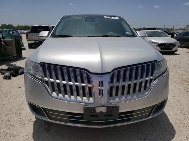 2LMHJ5FRXABJ25381 - 2010 LINCOLN MKT SILVER photo 5