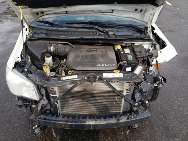 2A4RR8DG9BR781381 - 2011 CHRYSLER TOWN&COUNT TOURING L WHITE photo 12