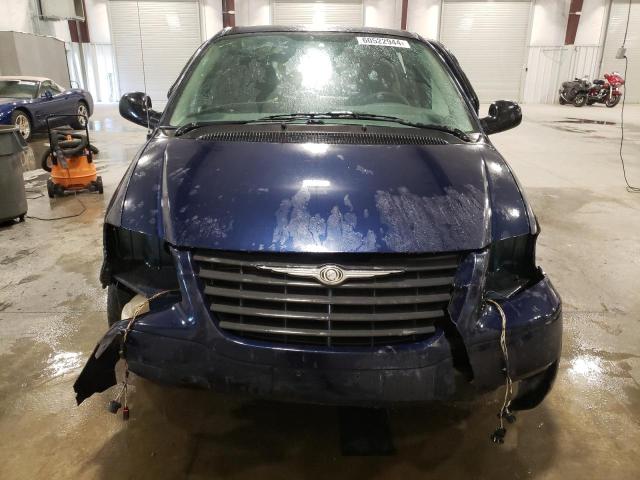 1A4GP45R76B549291 - 2006 CHRYSLER TOWN & COU BLUE photo 5