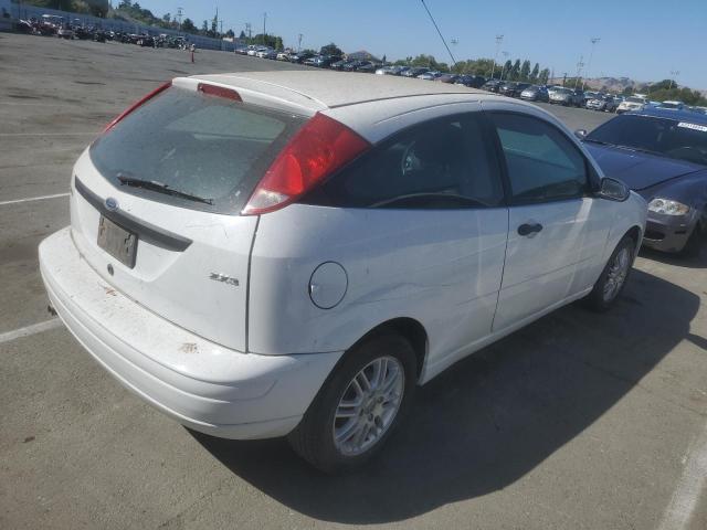 1FAFP31N16W254409 - 2006 FORD FOCUS ZX3 WHITE photo 3