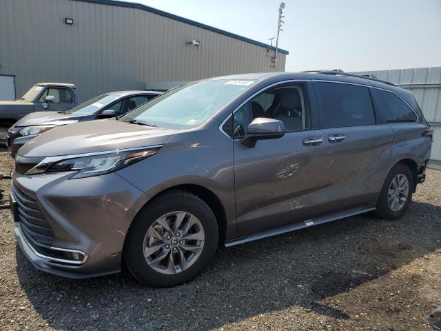 2022 TOYOTA SIENNA XLE, null