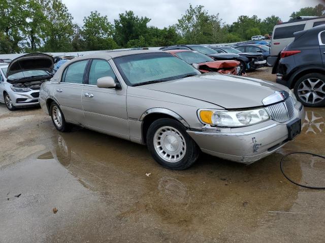 1LNHM81WX1Y733874 - 2001 LINCOLN TOWN CAR EXECUTIVE BEIGE photo 4