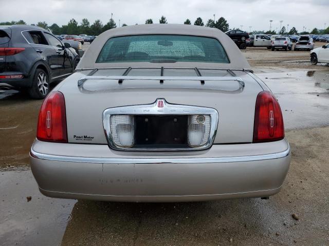 1LNHM81WX1Y733874 - 2001 LINCOLN TOWN CAR EXECUTIVE BEIGE photo 6