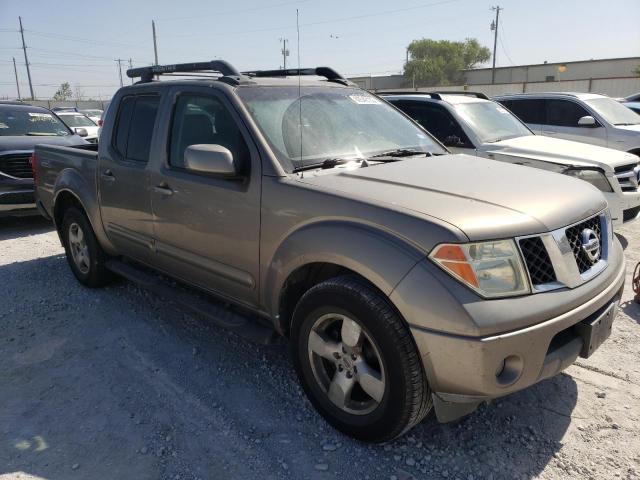 1N6AD07U15C459543 - 2005 NISSAN FRONTIER CREW CAB LE GRAY photo 4