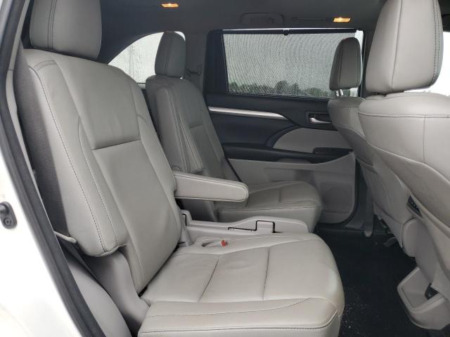 5TDJZRFH2JS827735 - 2018 TOYOTA HIGHLANDER SE WHITE photo 11