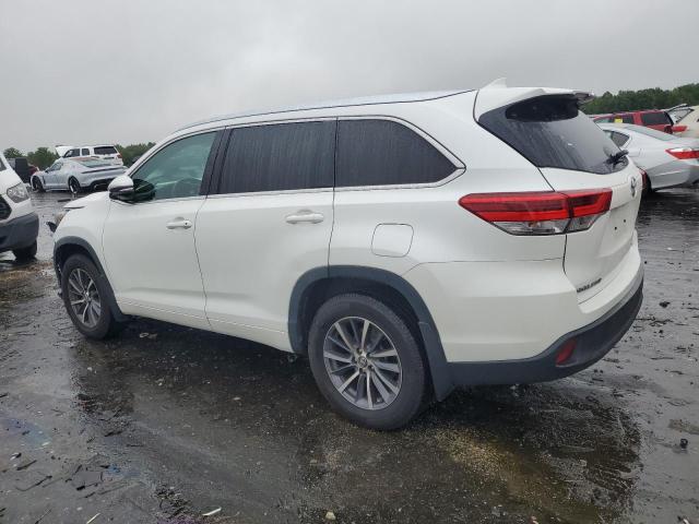 5TDJZRFH2JS827735 - 2018 TOYOTA HIGHLANDER SE WHITE photo 2