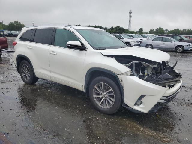5TDJZRFH2JS827735 - 2018 TOYOTA HIGHLANDER SE WHITE photo 4