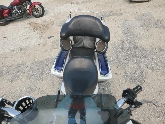 1HD1FC4127Y605770 - 2007 HARLEY-DAVIDSON FLHTCUI 白色 照片 5