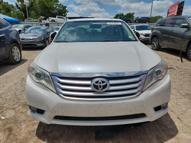 4T1BK3DBXCU469136 - 2012 TOYOTA AVALON BASE WHITE photo 5