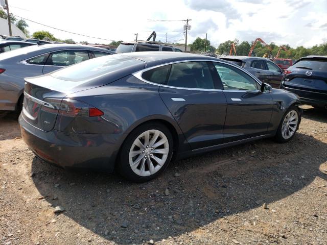 5YJSA1E2XHF223696 - 2017 TESLA MODEL S رمادي صورة 3