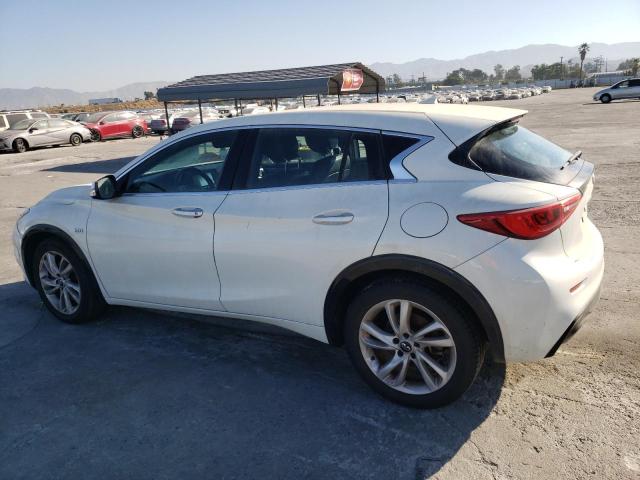 SJKCH5CP3JA044658 - 2018 INFINITI QX30 BASE WHITE photo 2