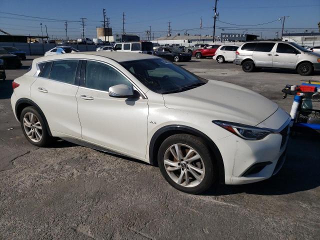 SJKCH5CP3JA044658 - 2018 INFINITI QX30 BASE WHITE photo 4