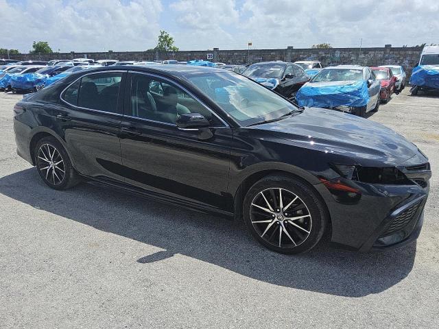 4T1G11AK5RU245038 - 2024 TOYOTA CAMRY SE NIGHT SHADE BLACK photo 4