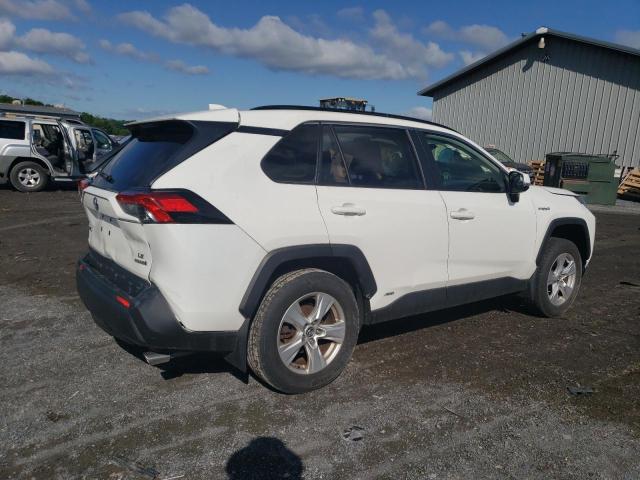 JTMMWRFV8KD019852 - 2019 TOYOTA RAV4 LE WHITE photo 3