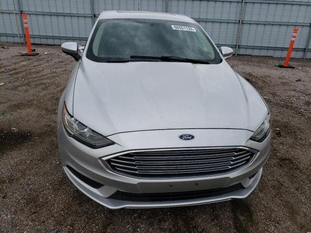 3FA6P0HD1JR185891 - 2018 FORD FUSION SE GRAY photo 5