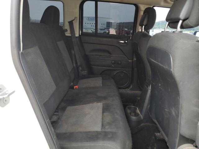 1C4NJPBB3GD502465 - 2016 JEEP PATRIOT SPORT WHITE photo 11