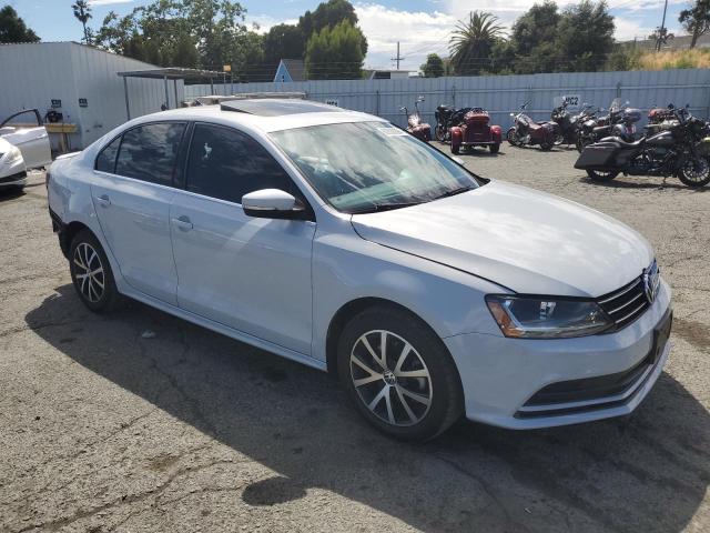 3VWDB7AJ2HM312645 - 2017 VOLKSWAGEN JETTA SE WHITE photo 4