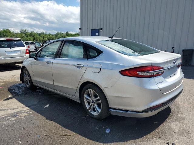 3FA6P0HD3JR279657 - 2018 FORD FUSION SE SILVER photo 2