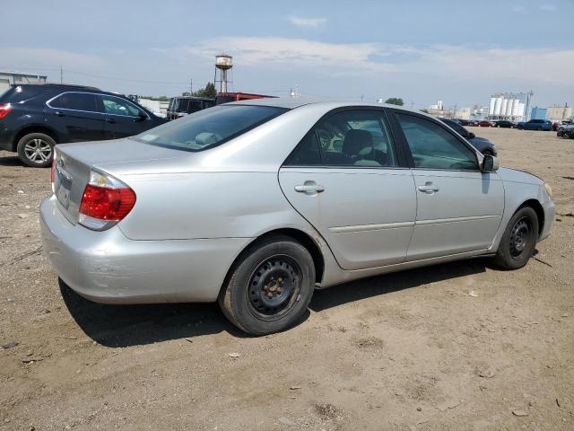 4T1BE30K95U047584 - 2005 TOYOTA CAMRY LE SILVER photo 3