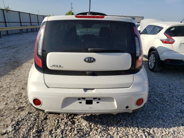 KNDJP3A57K7664124 - 2019 KIA SOUL + WHITE photo 6