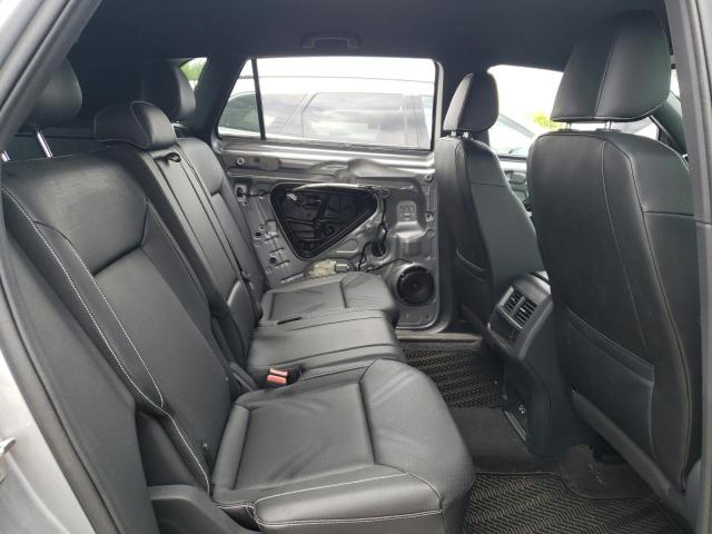 1V21E2CAXLC227445 - 2020 VOLKSWAGEN ATLAS CROS SE SILVER photo 11