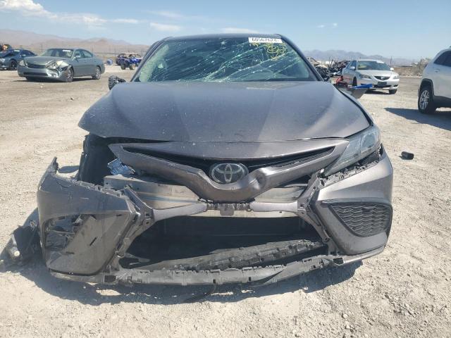 4T1G11AK6PU732178 - 2023 TOYOTA CAMRY SE NIGHT SHADE GRAY photo 5