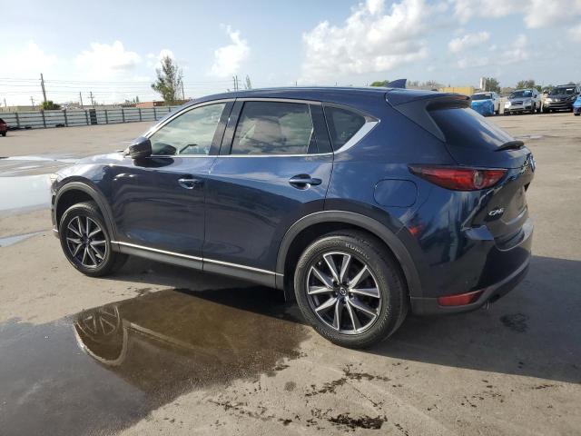 JM3KFADMXJ1353942 - 2018 MAZDA CX-5 GRAND TOURING BLUE photo 2