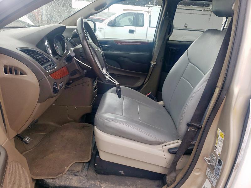 2C4RC1CG6GR283243 - 2016 CHRYSLER TOWN & COU TOURING L WHITE photo 7