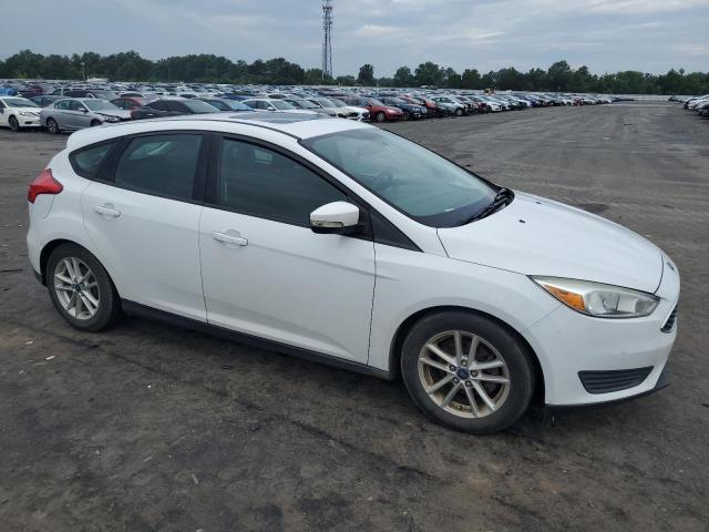 1FADP3K22FL335688 - 2015 FORD FOCUS SE WHITE photo 4