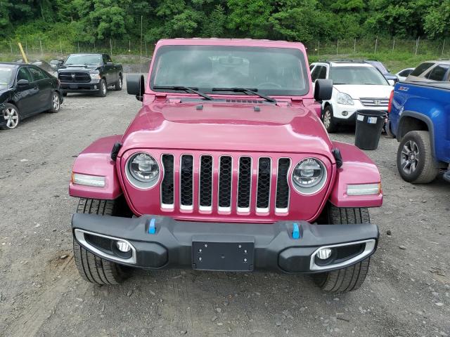 1C4JJXP60NW101628 - 2022 JEEP WRANGLER U SAHARA 4XE PURPLE photo 5