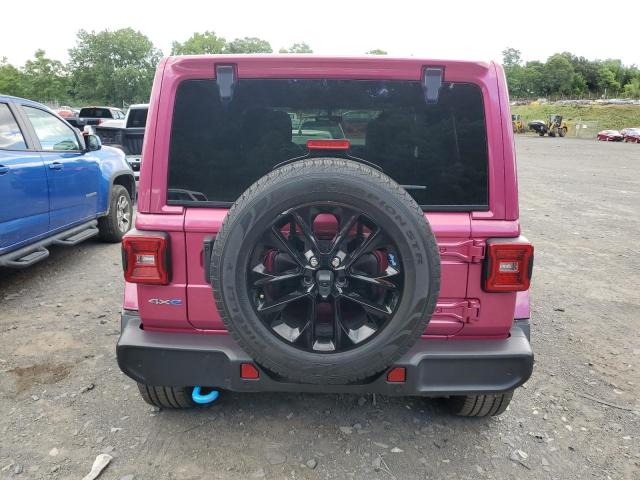 1C4JJXP60NW101628 - 2022 JEEP WRANGLER U SAHARA 4XE PURPLE photo 6