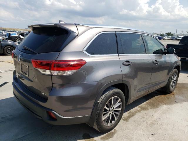 5TDKZRFH1JS526894 - 2018 TOYOTA HIGHLANDER SE CHARCOAL photo 3